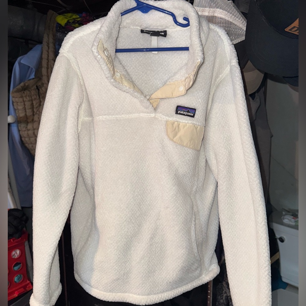 Girls Patagonia Cream Fleece Pullover with Beige Pocket